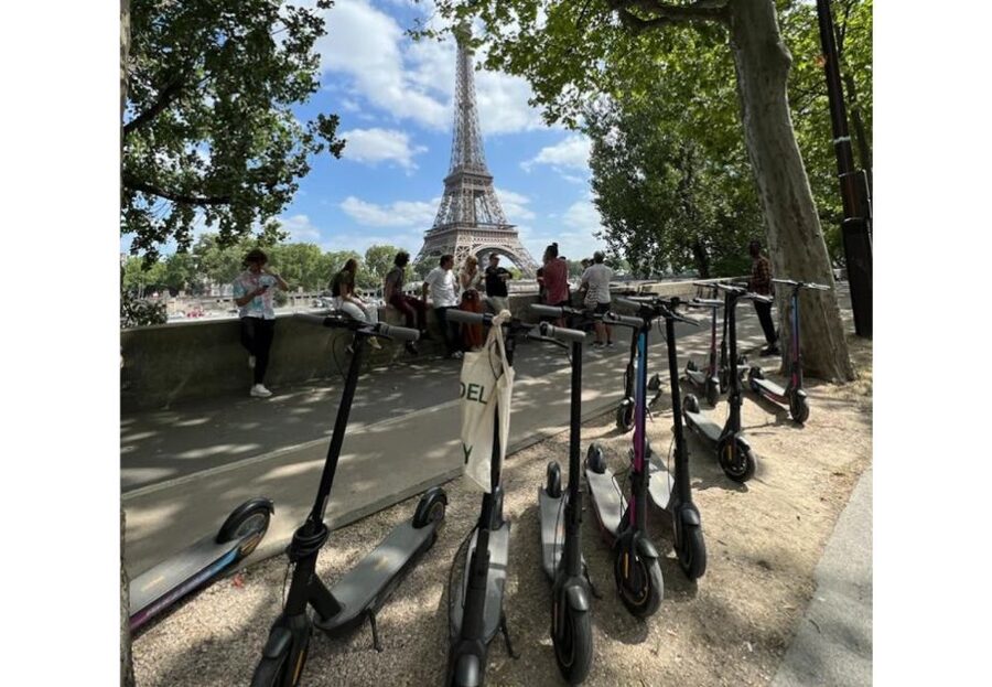 Paris: Small-Group E-Scooter Tour with a Local Guide - Pont des Arts to the Louvre Courtyard: See the Seine, Then Step Into Icon Land