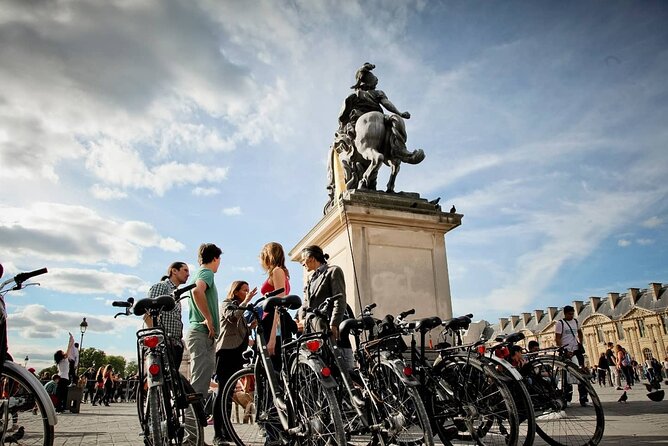 Paris Small Group Guided Bike Tour of Must-See Sights - Notre-Dame and Île de la Cité: Getting the Stories Behind the Stones