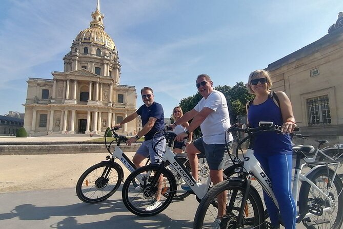 Paris: Small Group Highlights E-Bike Guided Tour - Stop 3: Petit Palais and the 1900 Universal Exhibition glow