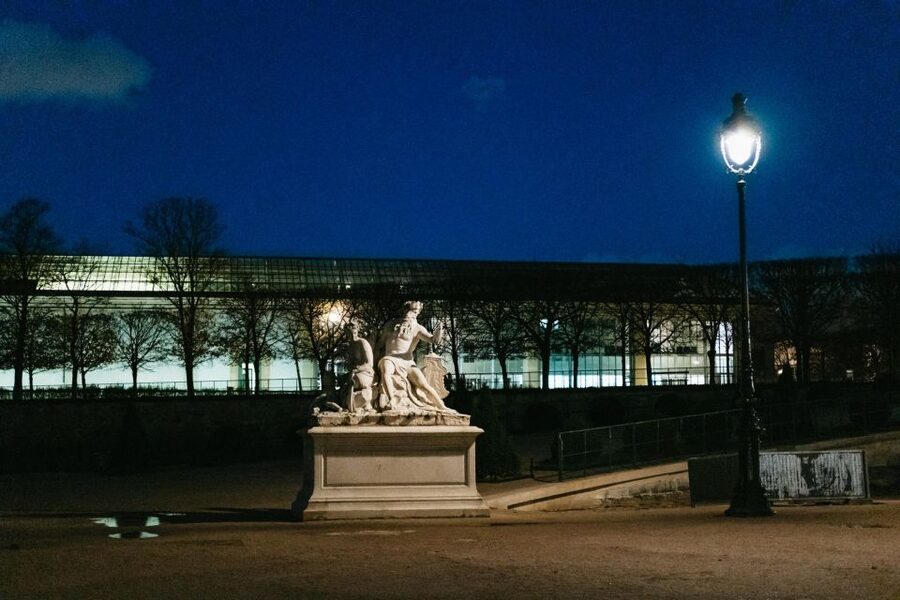 Paris: Sunrise Running and Sightseeing Group Tour - Place de la Concorde to Champs-Elysées: grand sights at running speed
