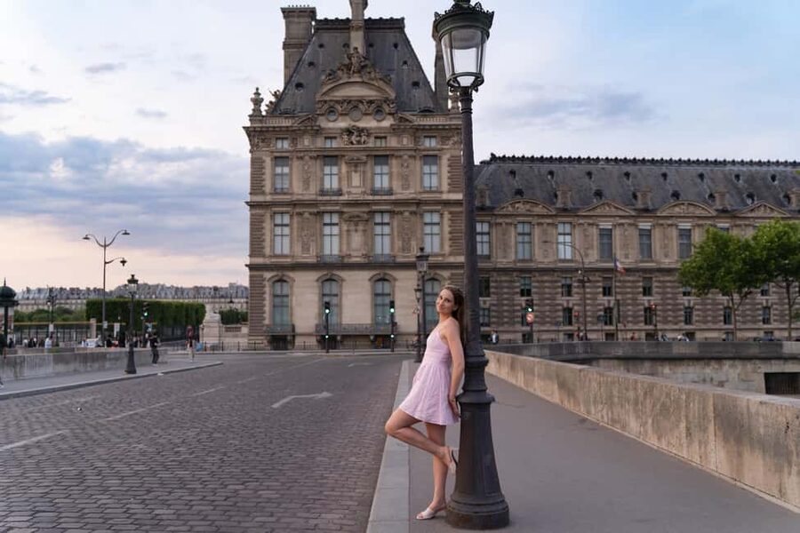 Paris:sunset photoshoot in ❤️️ of Paris- Louvre Orsay Eiffel - What you receive: edited photos fast, plus real limits to know upfront