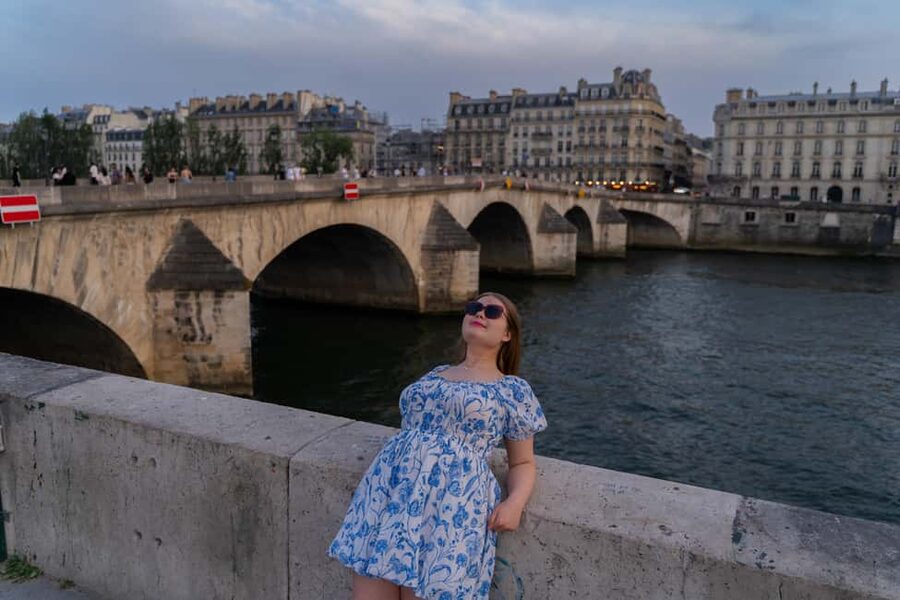 Paris:sunset photoshoot in ❤️️ of Paris- Louvre Orsay Eiffel - Should you book this sunset photoshoot?