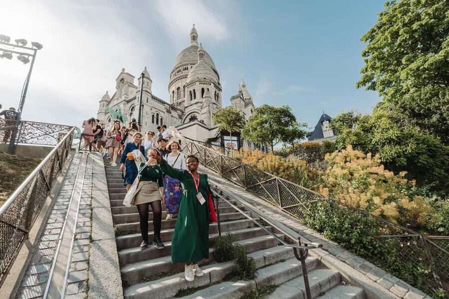 Paris: Taste of Montmartre Food & Wine Walking Tour - Finding the group fast at 40 Avenue Junot