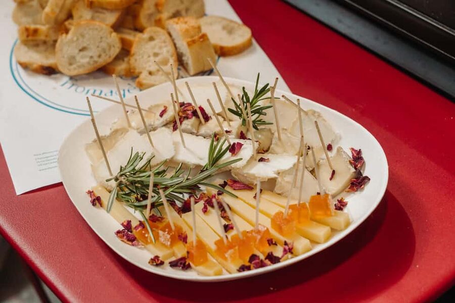 Paris: Taste of Montmartre Food & Wine Walking Tour - The Sacre-Coeur pass and 45-minute Montmartre history walk