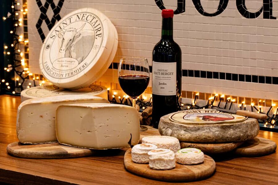 Paris: Tasting of 3 Wine and 3 Cheese - The 1 Hour Flow: 3 Wines, 3 Cheeses, and Baguette