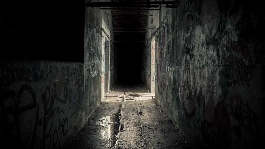 Paris: "The Live Thriller" Hunt down a Serial Killer - Your route through the case: basements, interrogations, and surveillance