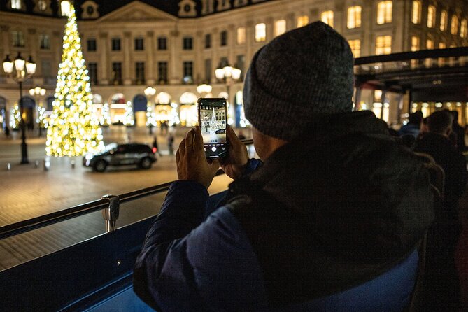 Paris Tootbus Festive Christmas Lights Tour - Staff, boarding, and group size: what to watch on a cold night