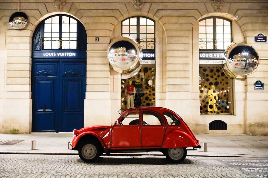 Paris :Tour 2CV Paris Secret - Starting in Montmartre, where the streets do the talking