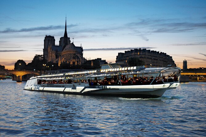 Paris Valentine's Day Dinner Cruise by Bateaux-Mouches - Service Style on Board: Attentive Staff and a Date Night Pace