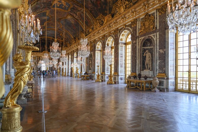 Paris Versailles Guided Tour with Gardens & Trianon Access - Choosing the right version for your day plan