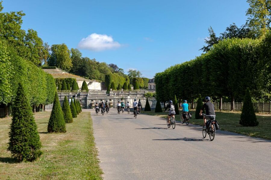Paris: Versailles Palace and Queen Hamlet E-Bike Tour - Trianon stops and the Queen’s Hamlet, with smart time allocation