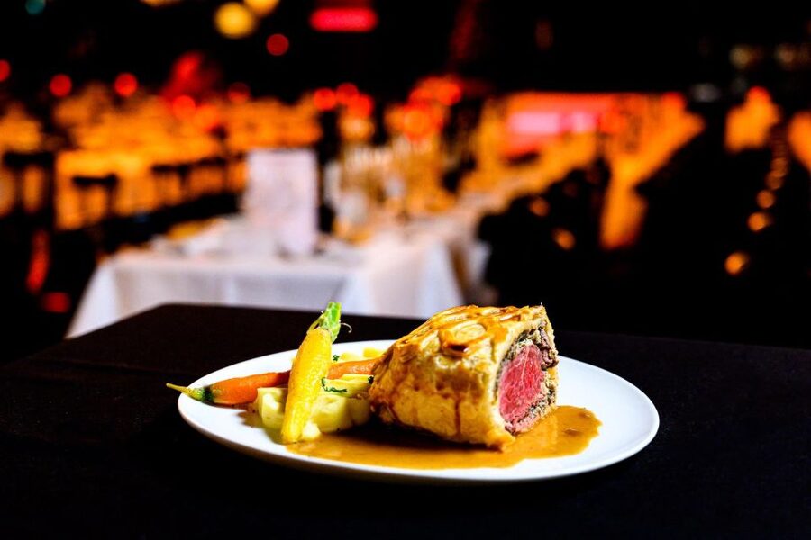 Paris: VIP Dinner and Cabaret Show at Paradis Latin - Should you book the Paradis Latin VIP dinner and cabaret?