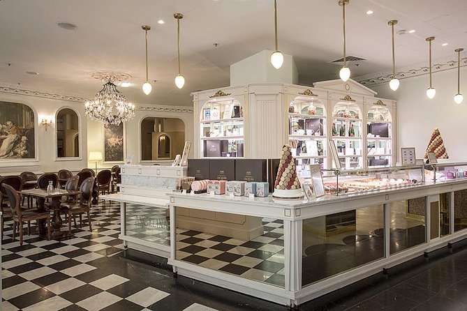 Paris VIP Shopping Experience-Lounge Access, Tea time & Transfer - Shopping with concierge guidance, without the full personal shopper cost