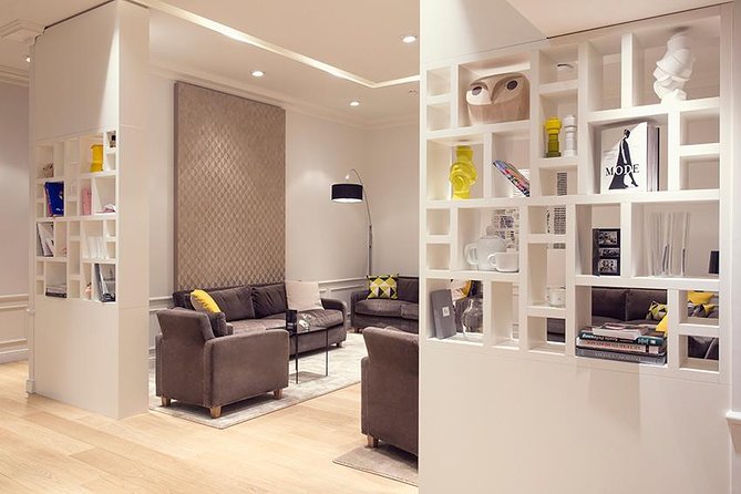 Paris VIP Shopping Experience-Lounge Access, Tea time & Transfer - Fast-track tax refund in the lounge, with your passport ready