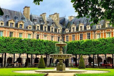 Paris Walking Tour , Historical Sites .