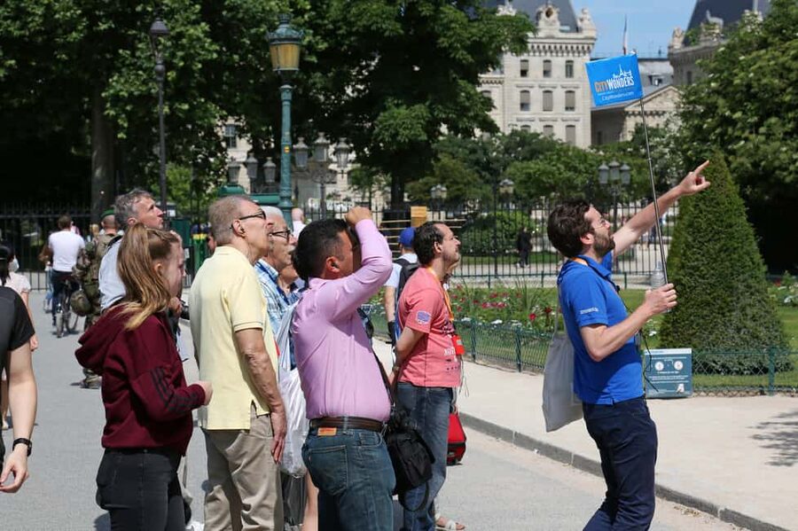 Paris: Walking Tour with Notre Dame or Ste-Chapelle Access - Key points at a glance