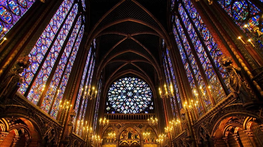 Paris: Walking Tour with Notre Dame or Ste-Chapelle Access - Guides matter, and this tour has a strong storytelling streak