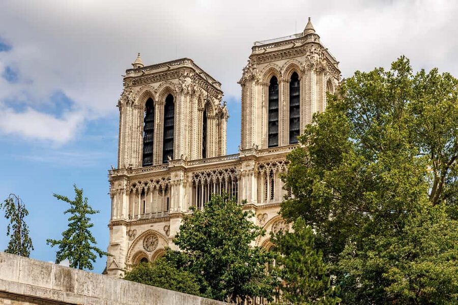 Paris: Walking Tour with Notre Dame or Ste-Chapelle Access - Île de la Cité is where Paris starts, and your feet do the teaching