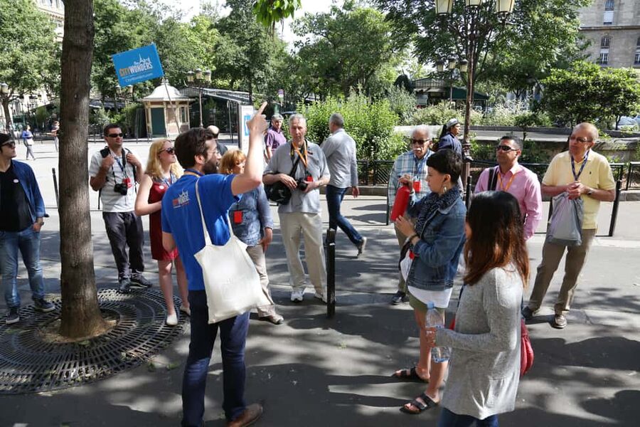 Paris: Walking Tour with Notre Dame or Ste-Chapelle Access - Shakespeare and Company: the most human break in the cathedral zone