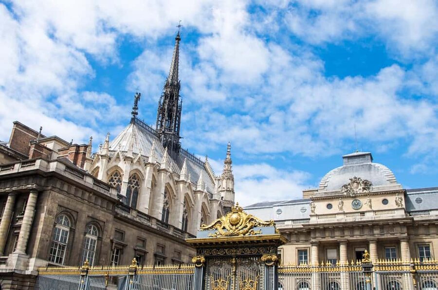 Paris: Walking Tour with Notre Dame or Ste-Chapelle Access - Notre-Dame options after the 2019 fire: choose your level of explanation