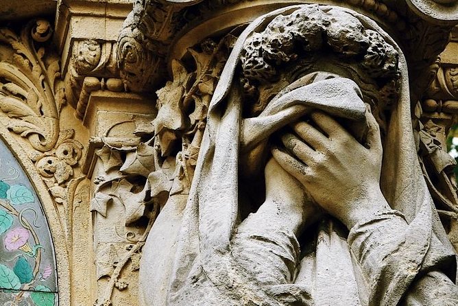 Pere Lachaise Cemetery Paris - Exclusive Guided Walking Tour - Price and value: what $59.54 buys you in real terms