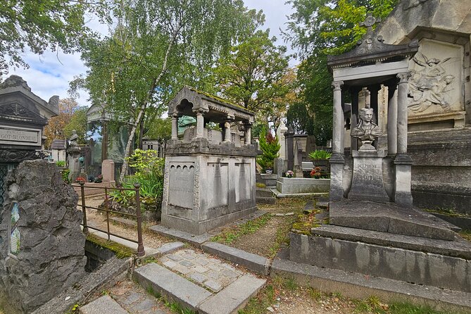 Père Lachaise Cemetery Tour, Tales from the Graves and Crepes - Should you book the Père Lachaise graves and crepes tour?