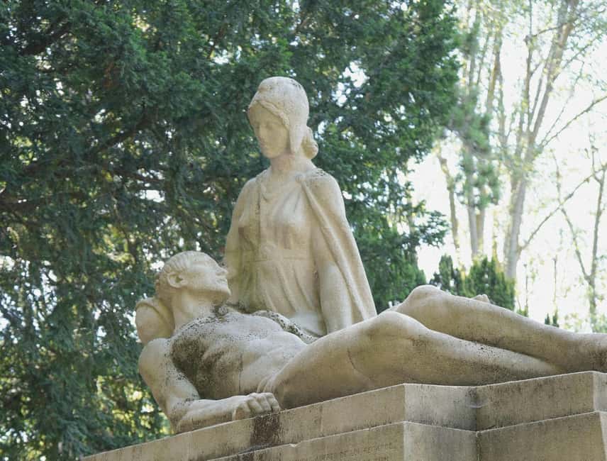 Père Lachaise Cemetery Tour, Tales from the Graves & Crepes - How long you’re walking, and what that means for your comfort