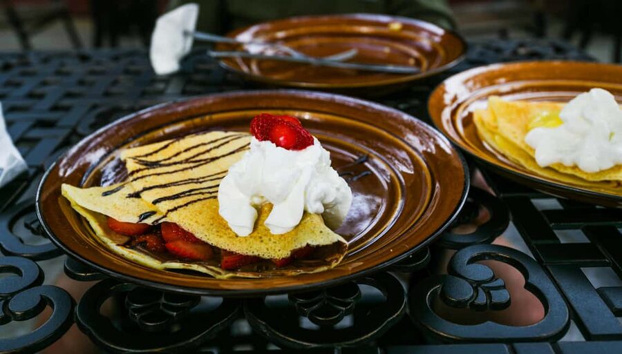 Père Lachaise Cemetery Tour, Tales from the Graves & Crepes - Price and value: why $57 can be worth it here