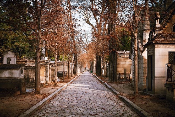 Père Lachaise Cemetery Walking Tour - Semi-Private 12ppl Max - The Holocaust and war memorials: the emotional shift