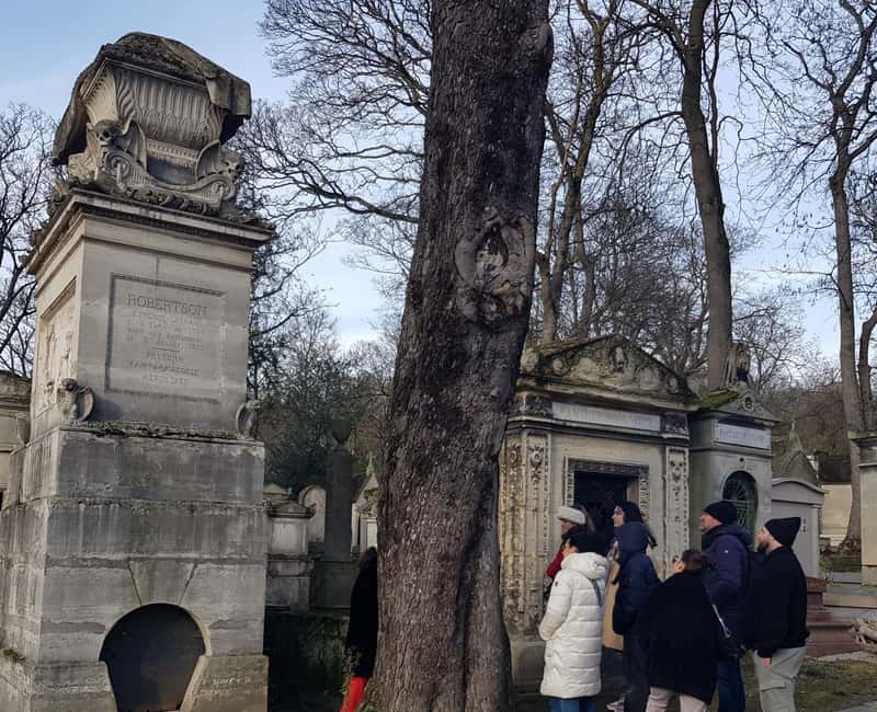 Père-Lachaise : histoires et mystères contés par un comédien - The actor-guide experience: you’re not just listening, you’re watching