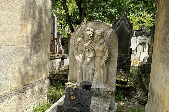 Père Lachaise's Cemetery Celebrities and Ghosts Mystery Tour - Memorial Areas: WW Remembrance, Jewish Memorials, and the 1871 Wall