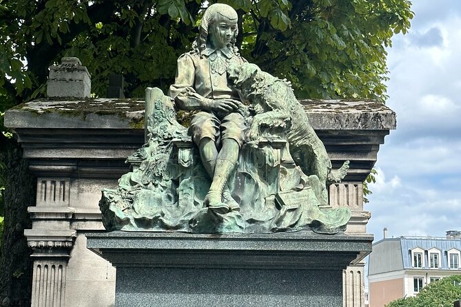 Père Lachaise's Cemetery Celebrities and Ghosts Mystery Tour - Gardens, Crematorium, and the Mood Shift You Might Not Expect