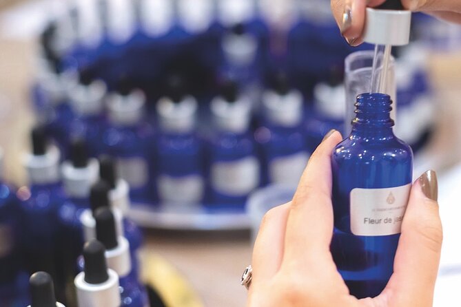Perfumed Discovery Workshop 50mL in Paris - Inside Le Studio des Parfums on Rue des Écouffes: Mini-Group Setup and Pace