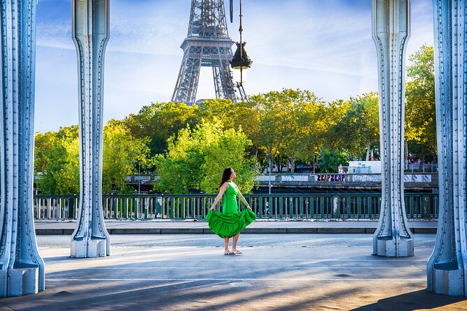 Photo Session Around Eiffel Tower - Communication and professionalism, including the strong track record