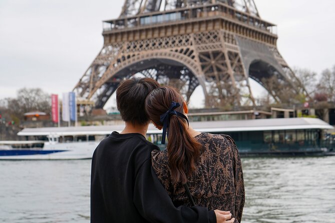 Photo Session in Paris - Photographer at the Eiffel Tower - Trocadéro steps and the garden shots for variety