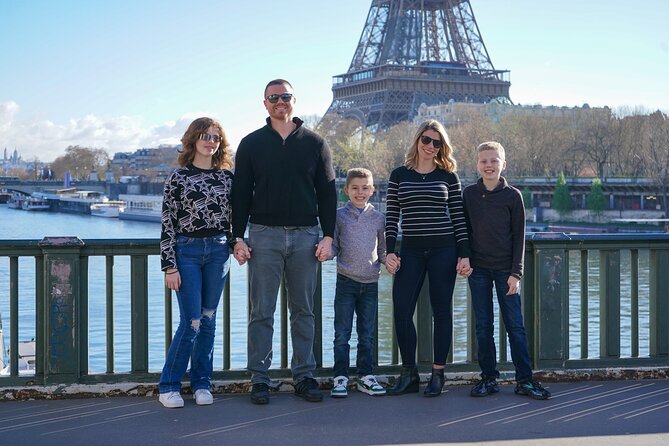 Photo Session in Paris - Photographer at the Eiffel Tower - Photo delivery: what you get and when