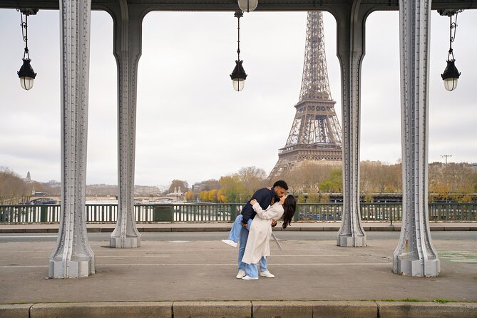 Photographer in Paris - Who should book this Eiffel Tower photo session
