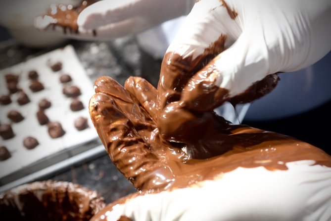Praliné Rocher Chocolate making class in Paris (collective) - Your 1-hour plan: upstairs tasting, downstairs chocolate making