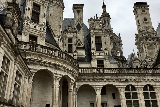 Private 3 Loire Castles Live Guided with Wine tasting from Paris - Chenonceau: the ladies’ castle, soaring gardens, and river-arch drama