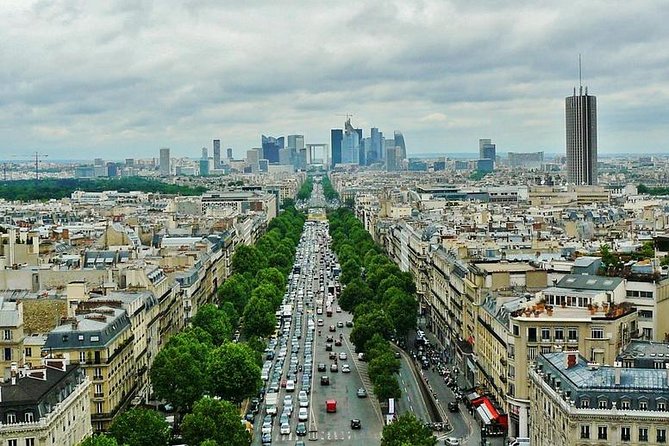 Private 4-hour city tour of Paris with driver and official guide - Private driver and official guide, what you truly get in 4 hours