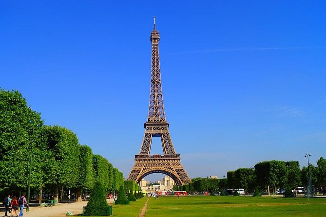 Private 4-hour city tour of Paris with driver and official guide - Paris Opera (Palais Garnier) and Place de la Concorde, big-city glamour in motion