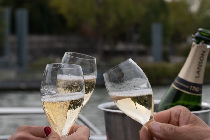 Private Boat Trip in Paris - The Guide Factor: Ettore, Philippe, and Ernesto Set the Tone