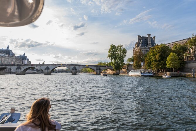 Private Boat Trip in Paris - Comfort, Snacks, and Photo Time on a Private Deck