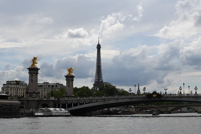 Private Boat Trip in Paris - Pickup, Meeting Point, and How the Day Flows