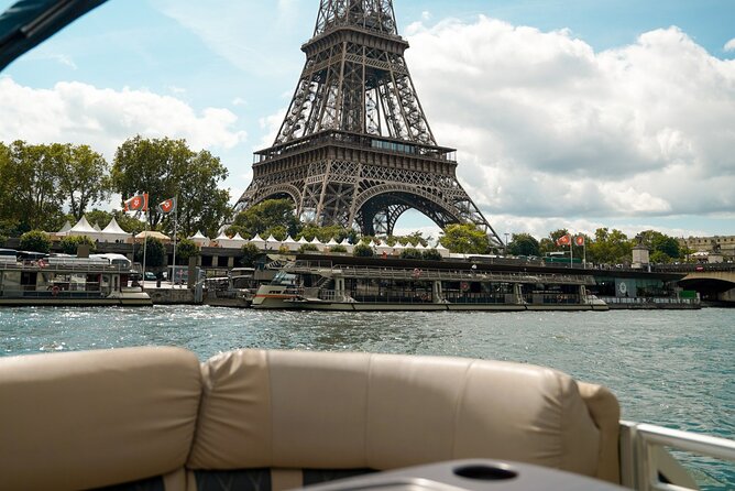 Private cruise in Paris - Musée dOrsay in its station body, a strong mid-cruise photo moment