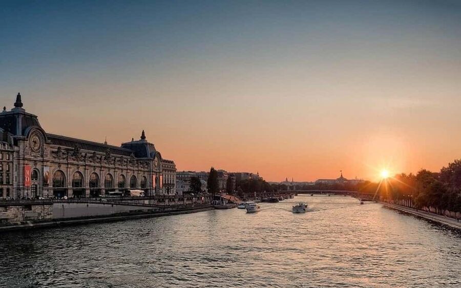 Private & Customizable Paris Tour: Eiffel, Louvre & More - Private Paris from a car, with less wasted time