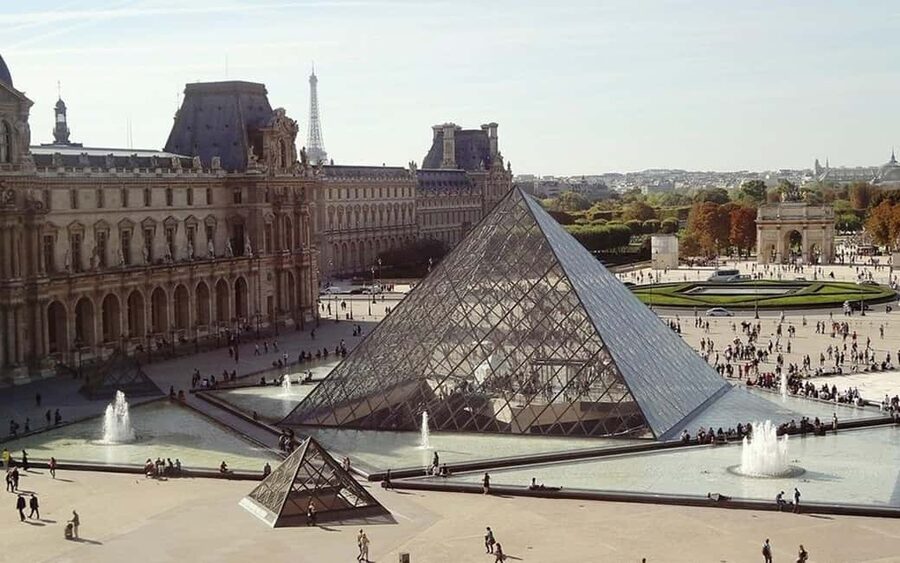 Private & Customizable Paris Tour: Eiffel, Louvre & More - Eiffel Tower viewpoints, from street photos to second level access