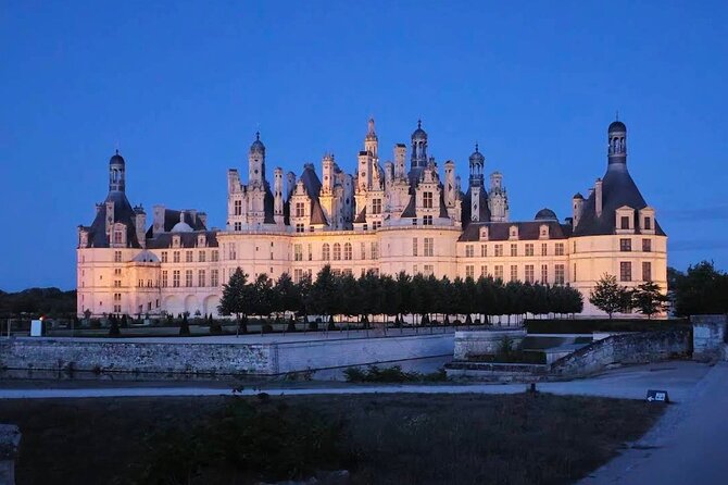 Private Day Trip to the Châteaux DE la Loire - Chateau de Cheverny: A family-owned château and the hunting kennel