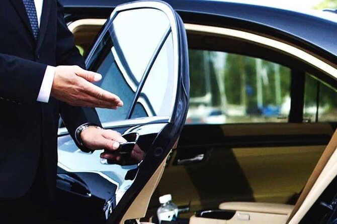 Private Departure Transfer from Paris to CDG or ORLY Airports - The Drive: Comfort, Air-Conditioning, and Little Touches That Matter