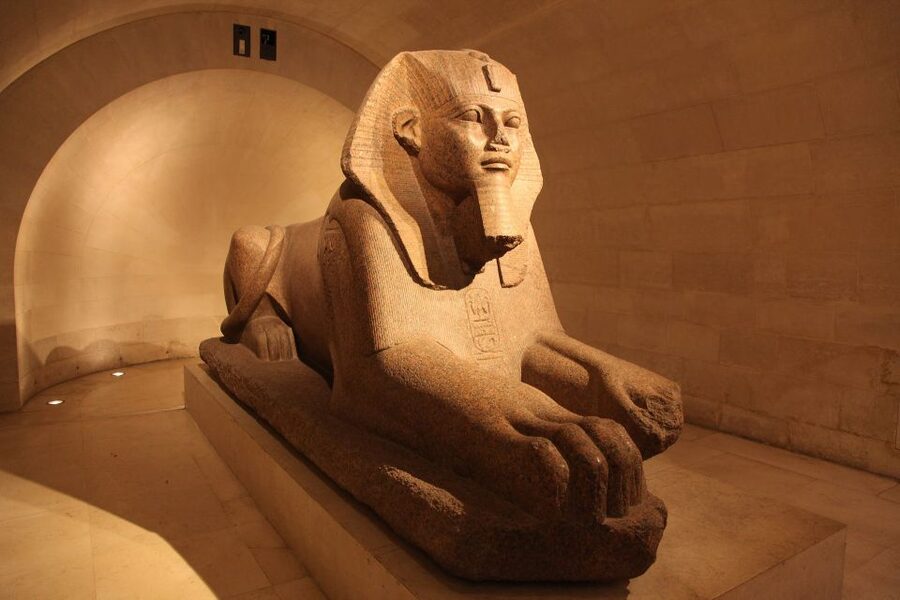 Private Guided Tour, The Louvre by night ! - The private group size (5 to 6) and why it matters